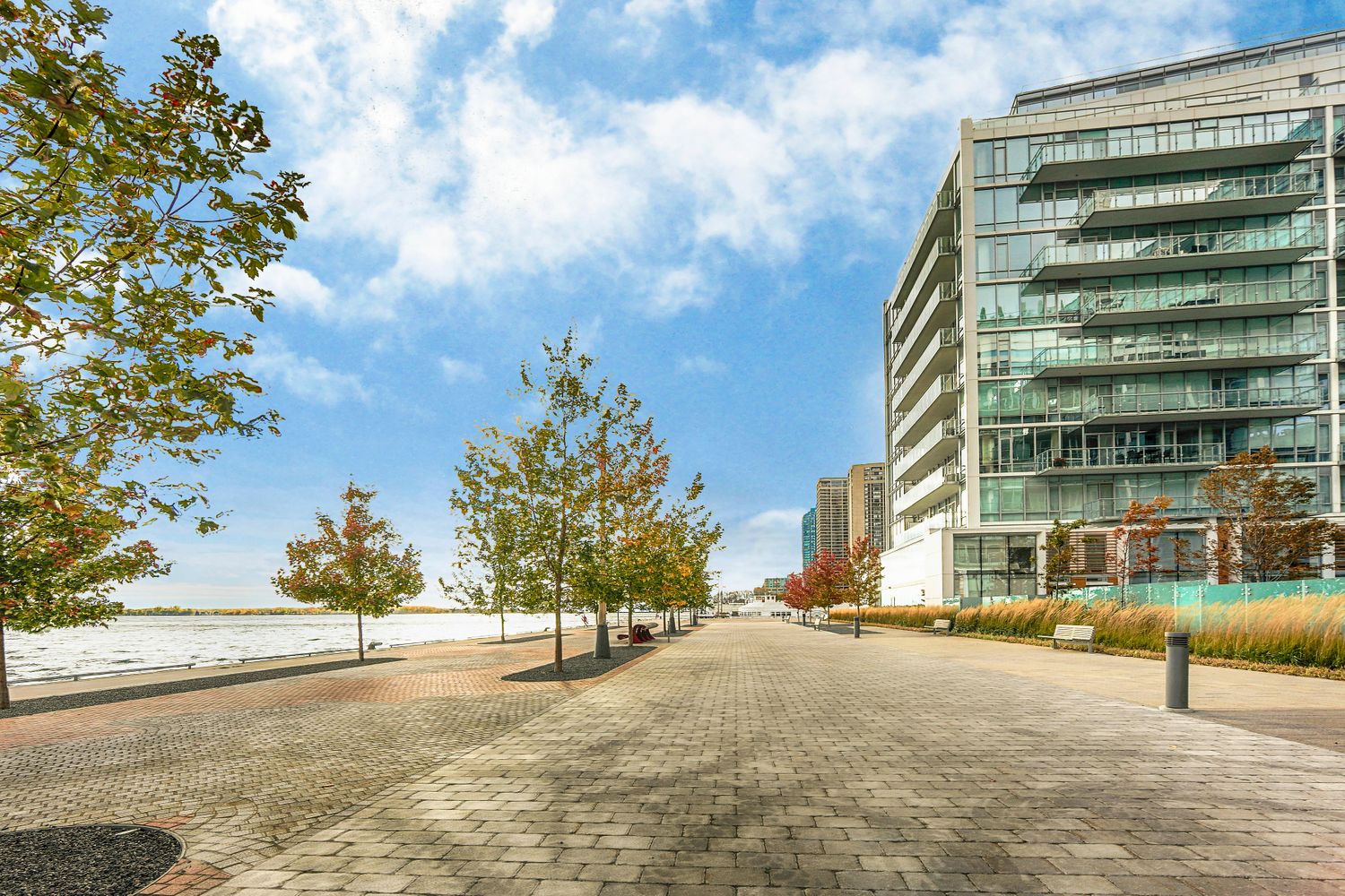 29 Queens Quay E. Pier 27 Phase II Condos is located in  Downtown, Toronto - image #5 of 5