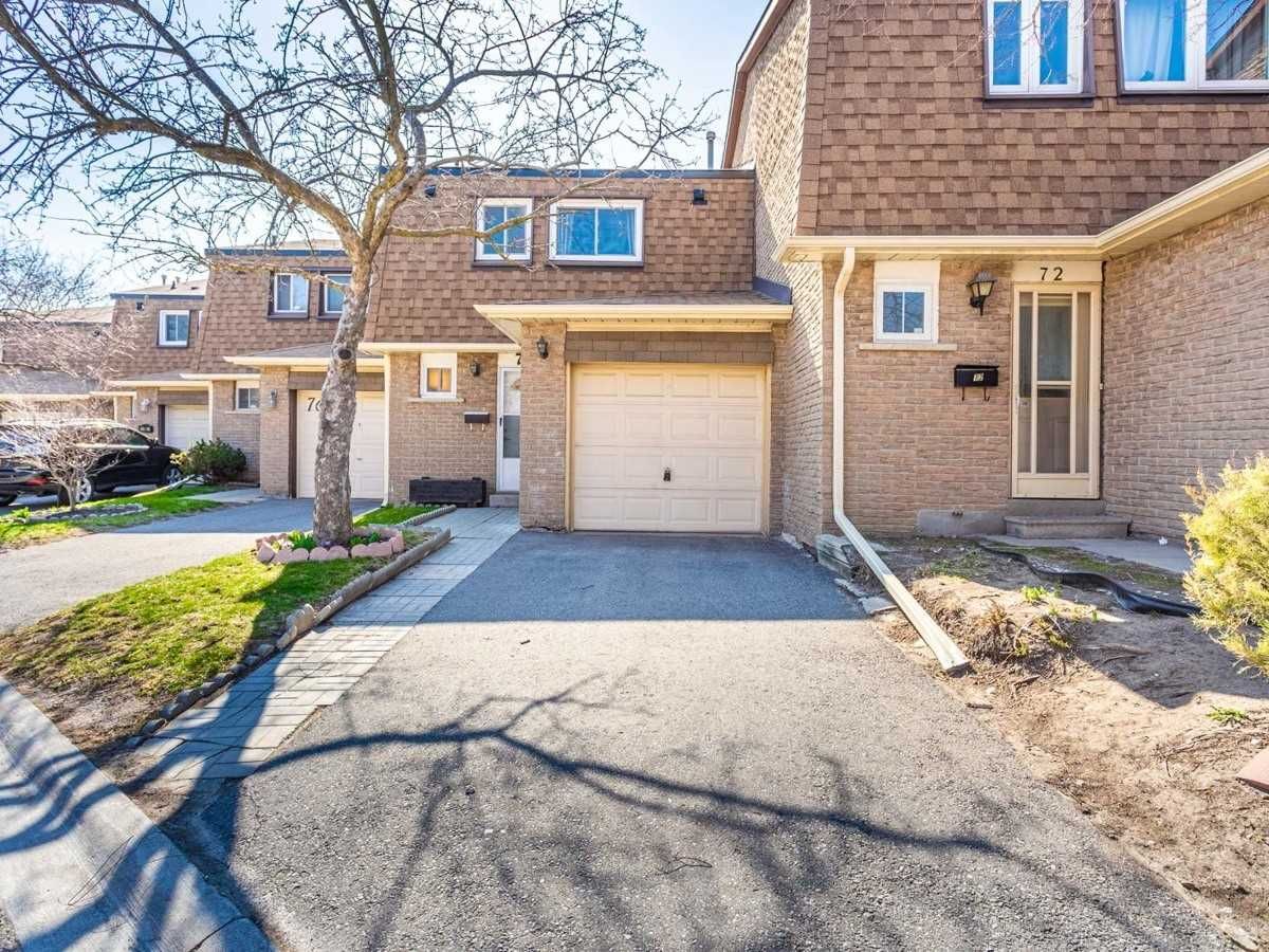121-151 L'Amoreaux Drive. 121-151 L'Amoreaux Drive Townhomes is located in  Scarborough, Toronto - image #1 of 2