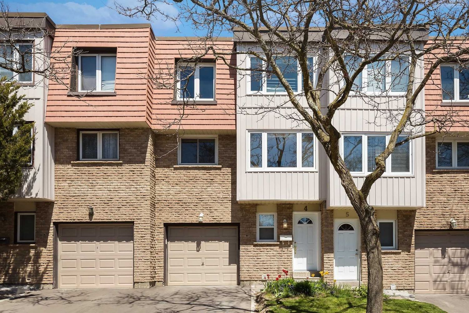 45-61 Guildcrest Drive. 15 Guildwood Parkway Townhomes is located in  Scarborough, Toronto - image #2 of 2