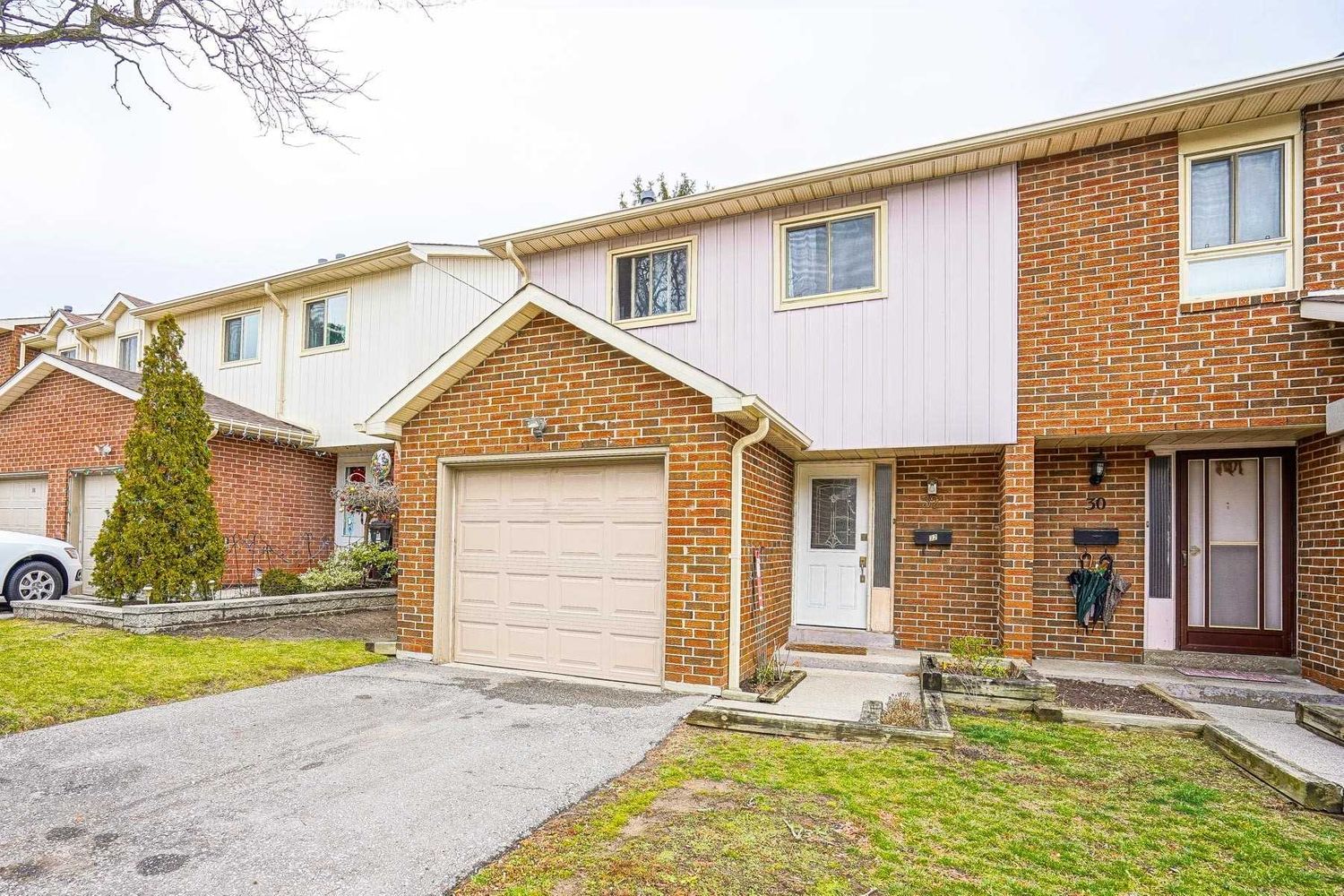 34 Dundalk Drive. 34 Dundalk Drive Townhomes is located in  Scarborough, Toronto - image #1 of 2