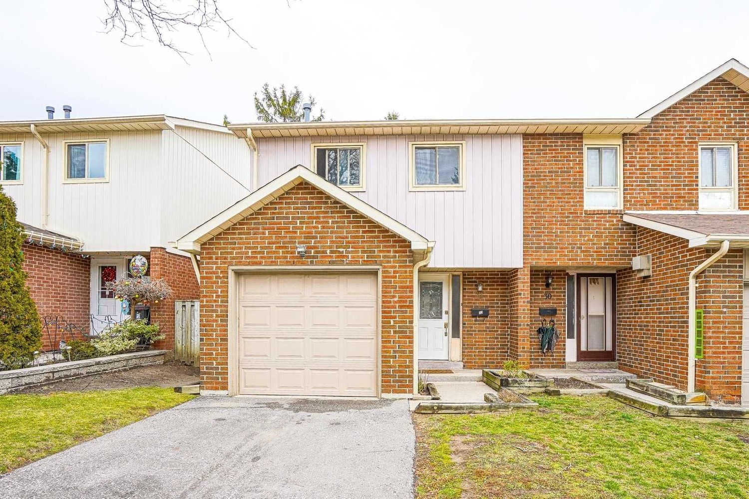 34 Dundalk Drive. 34 Dundalk Drive Townhomes is located in  Scarborough, Toronto - image #2 of 2