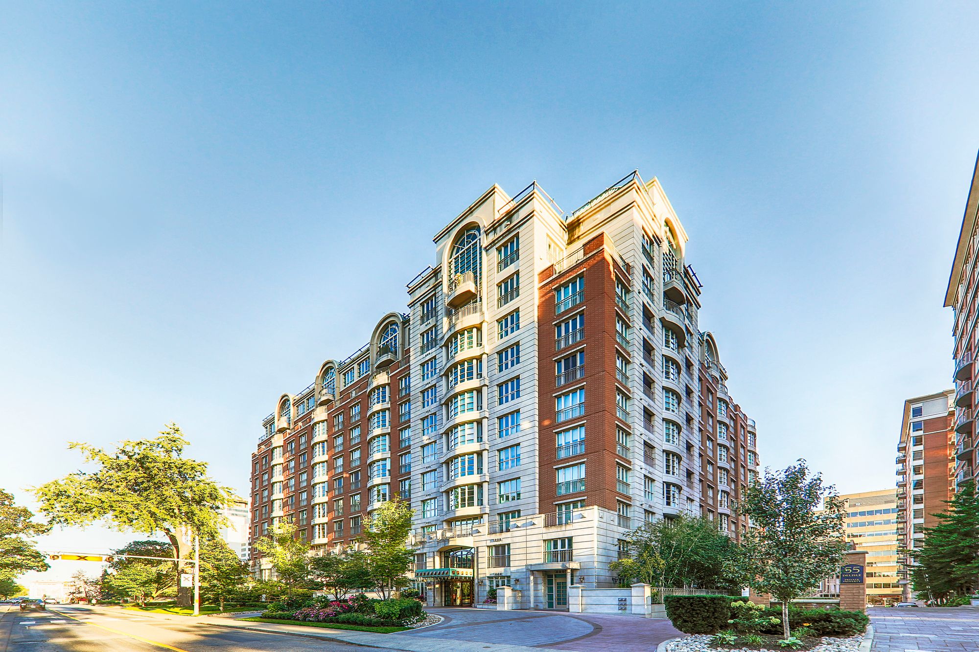 33 Delisle Ave 33 Delisle Avenue Condos 1 Bed 2 Baths Unit 407