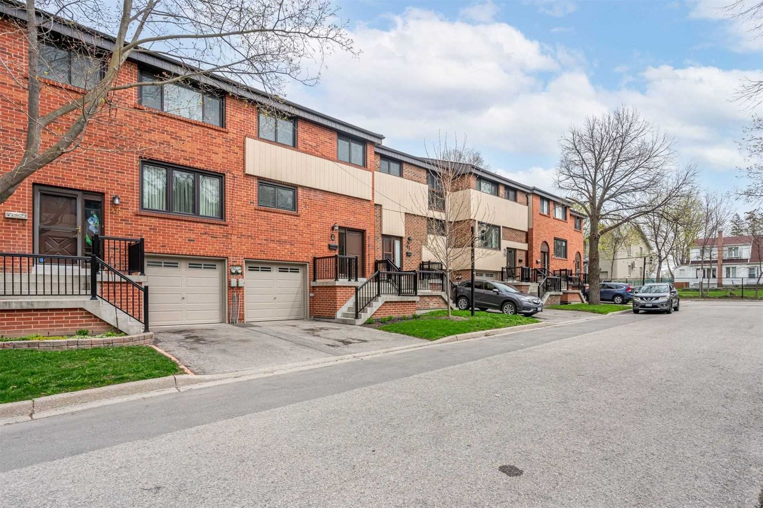 1-96 Maple Branch Path. 26 Peach Tree Townhouses is located in  Etobicoke, Toronto - image #1 of 2