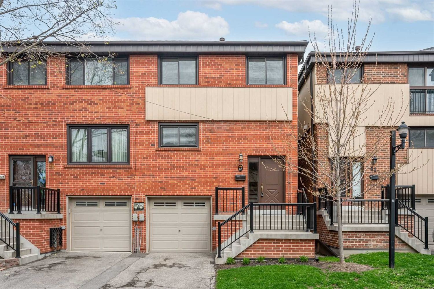 1-96 Maple Branch Path. 26 Peach Tree Townhouses is located in  Etobicoke, Toronto - image #2 of 2