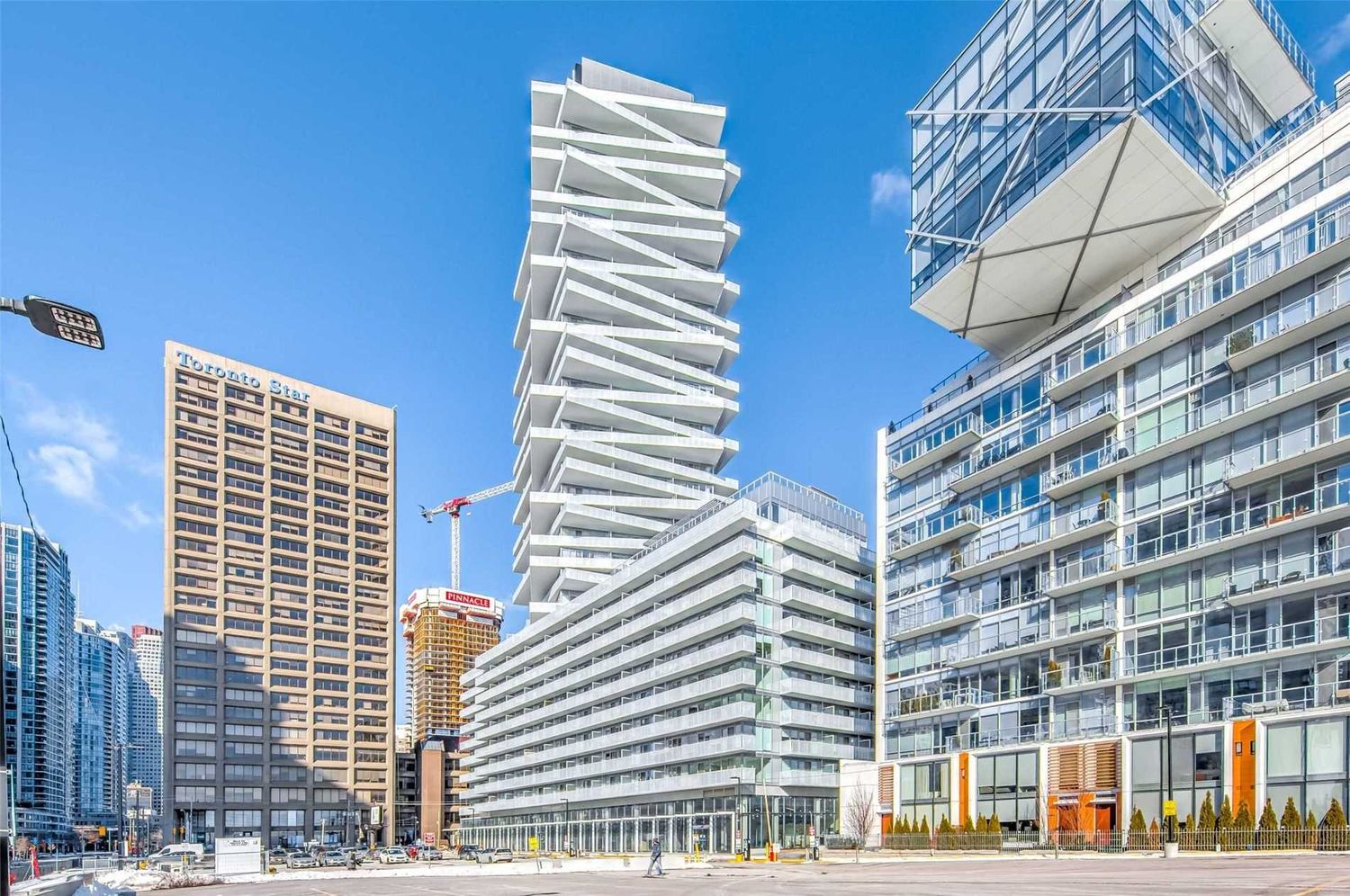 15 Queens Quay East. Pier 27 The Tower Condos is located in  Downtown, Toronto - image #1 of 11