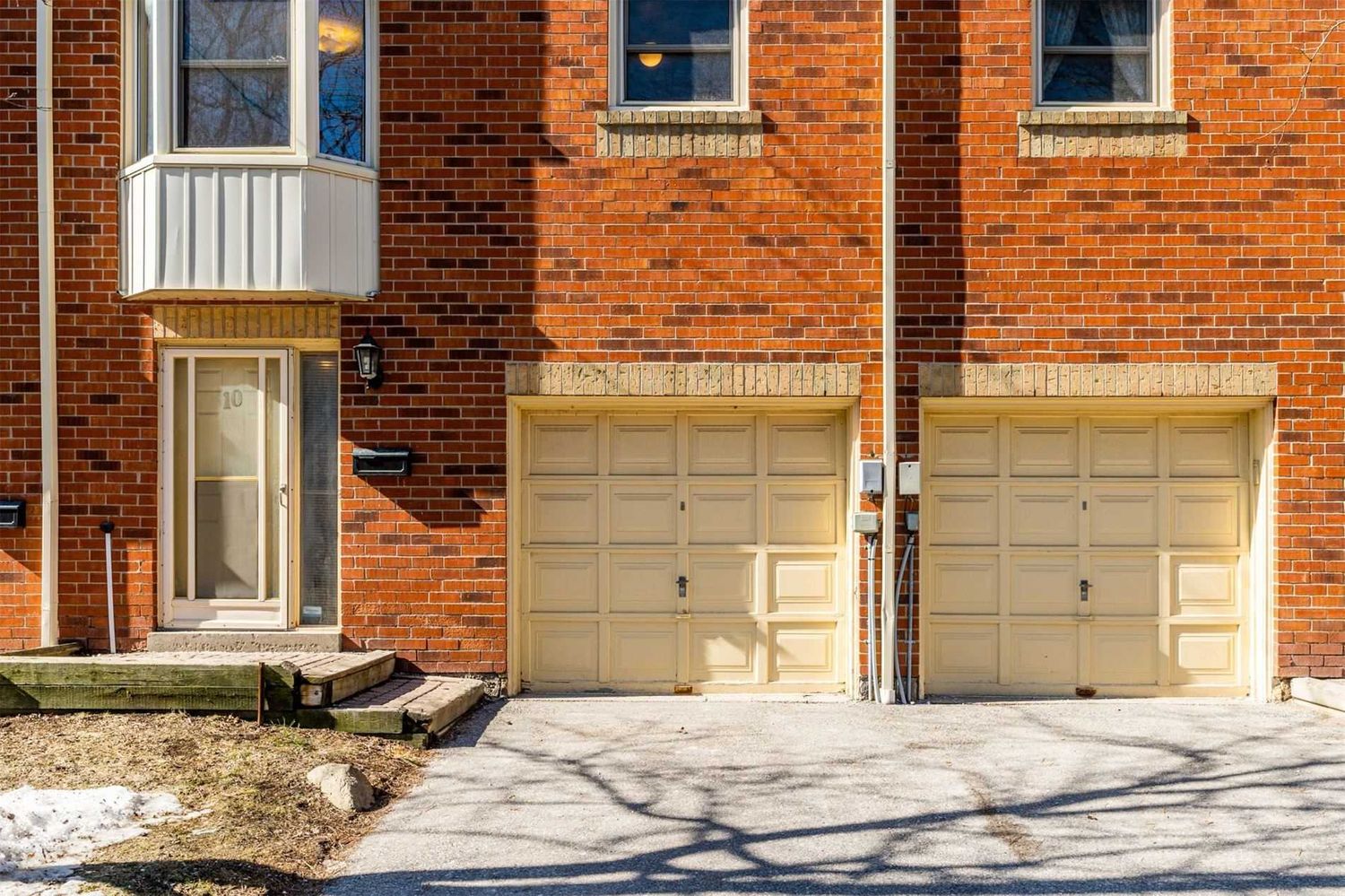 10-36 Cardwell Avenue. Cardwell Avenue Townhomes is located in  Scarborough, Toronto - image #2 of 2