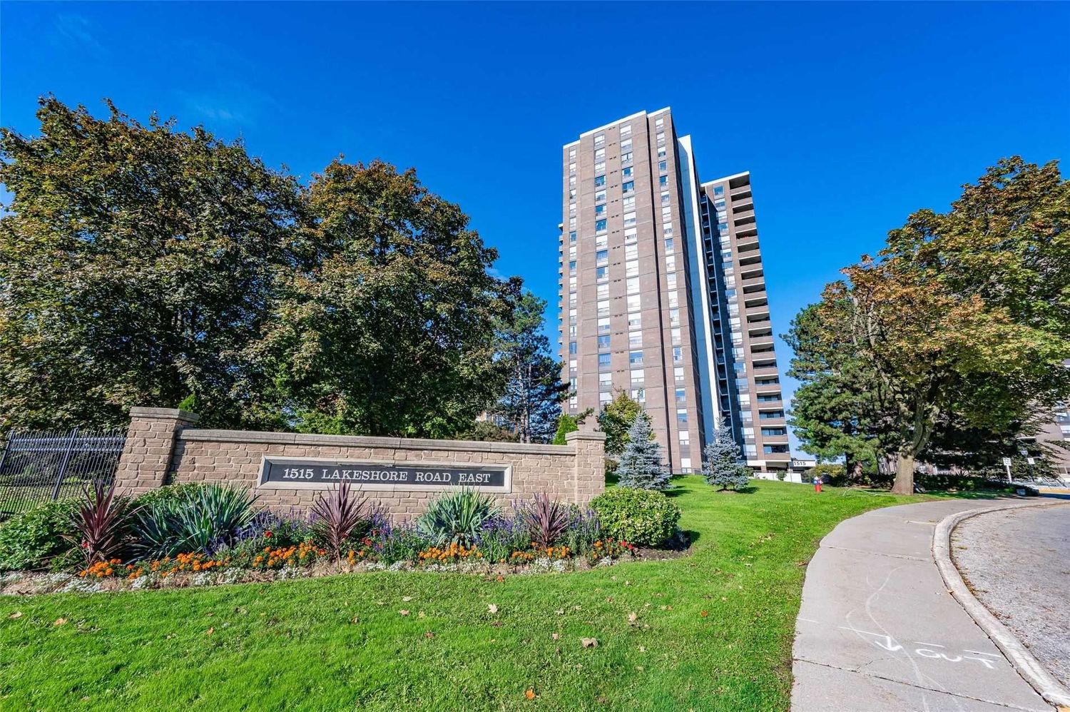 1515 Lakeshore Road E. 1515 Lakeshore Road East Condos is located in  Mississauga, Toronto - image #1 of 3