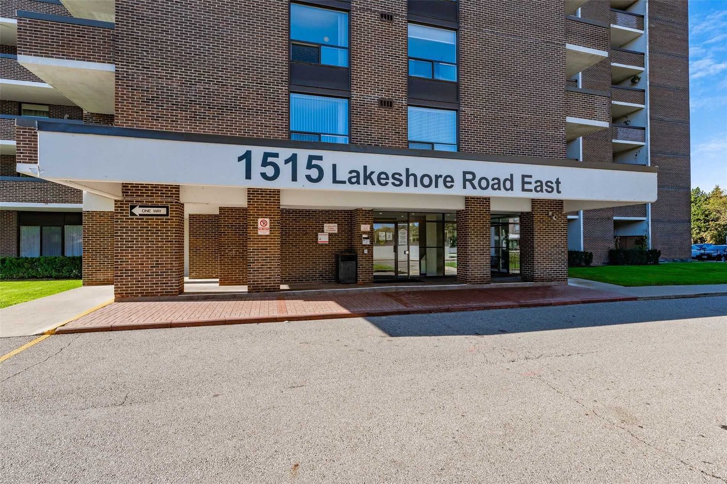 1515 Lakeshore Road E. 1515 Lakeshore Road East Condos is located in  Mississauga, Toronto - image #3 of 3