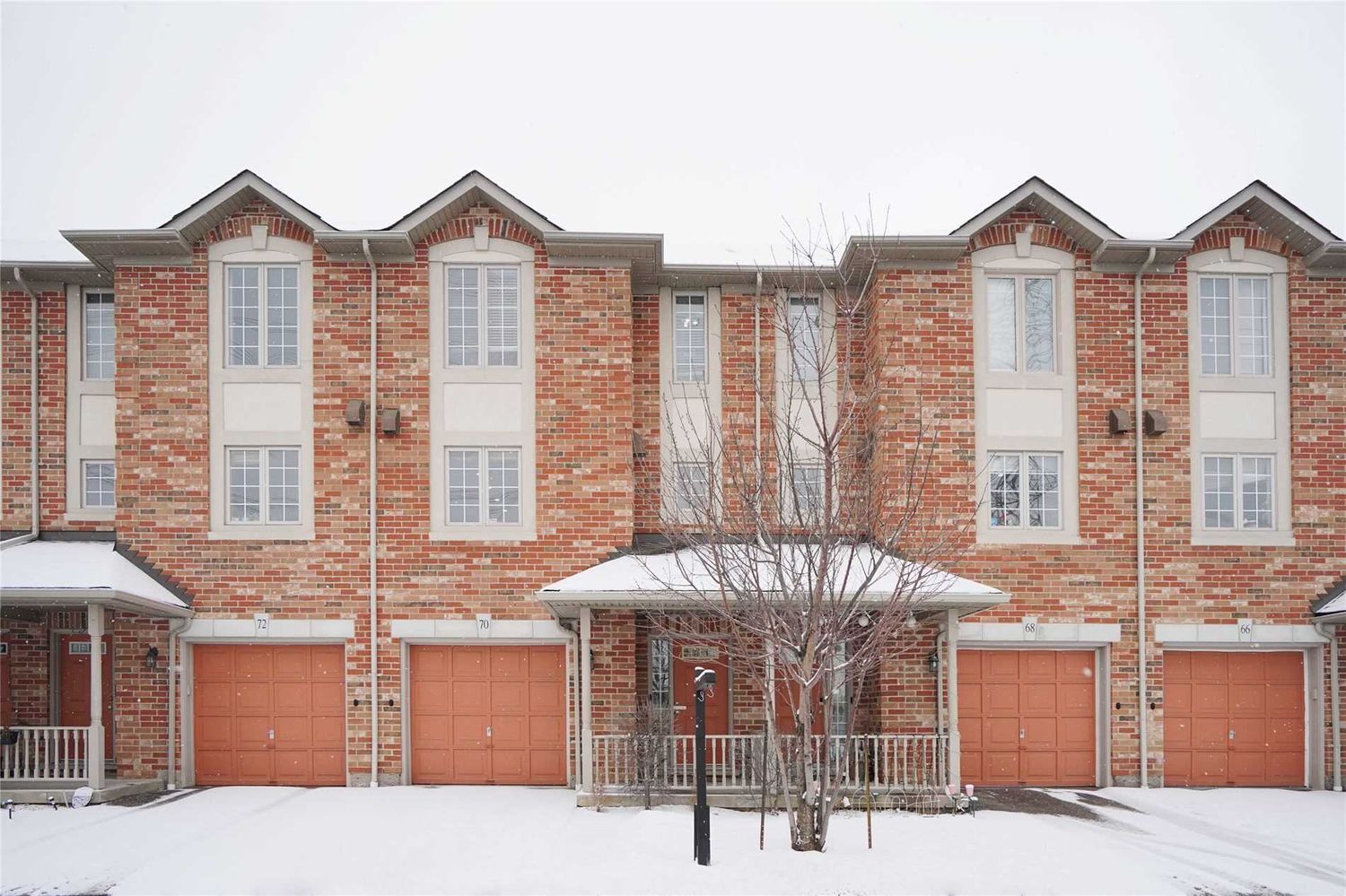 7385 Magistrate Terrace. 7385 Magistrate Terrace Townhomes is located in  Mississauga, Toronto - image #1 of 2