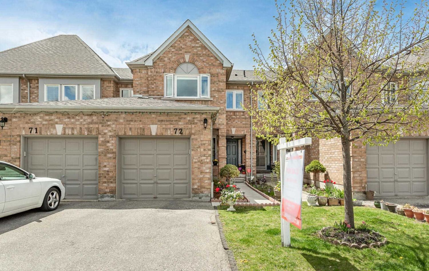 5230 Glen Erin Drive. 5230 Glen Erin Drive Townhomes is located in  Mississauga, Toronto - image #2 of 2
