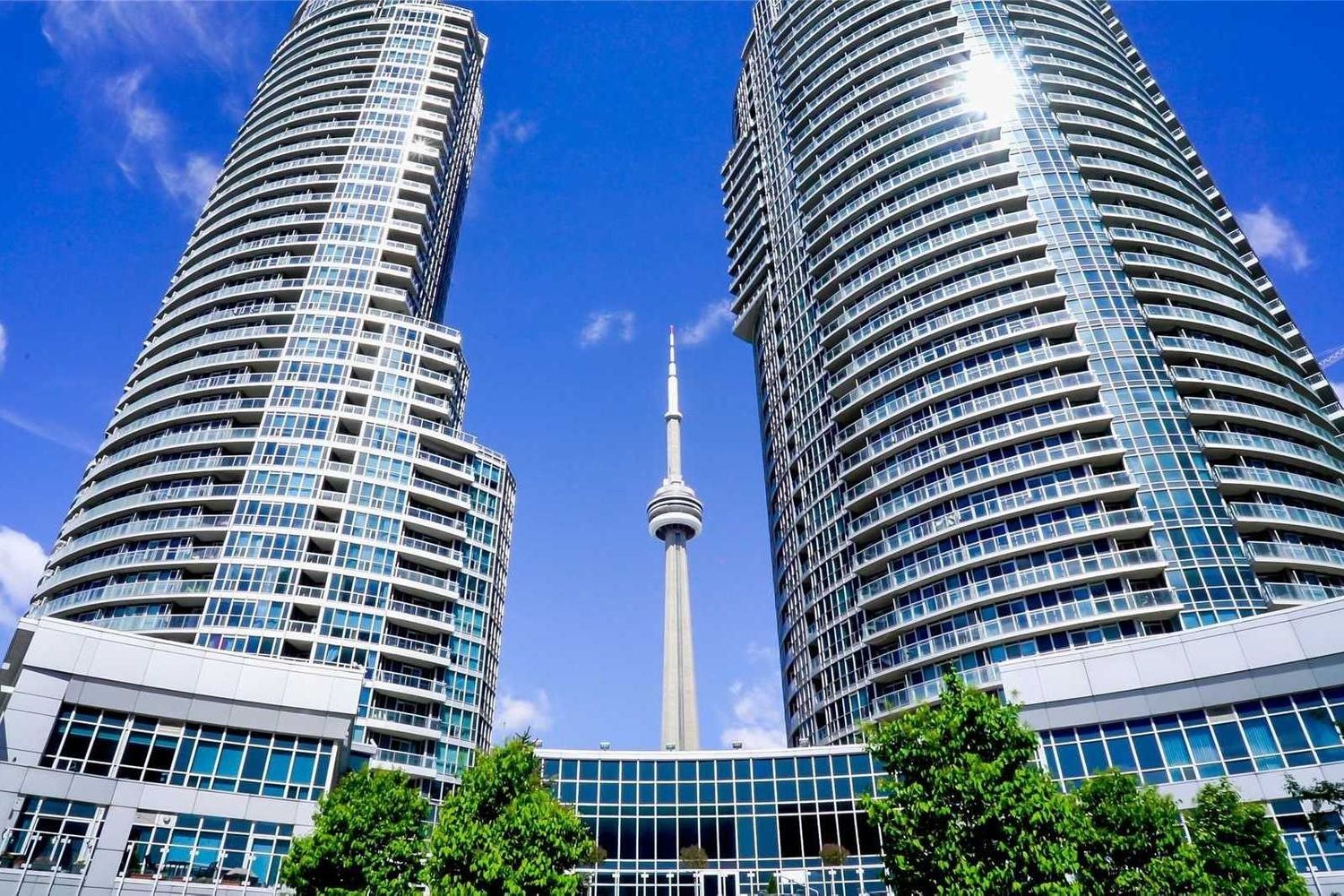 208 Queens Quay W. Waterclub II Condos is located in  Downtown, Toronto - image #1 of 2
