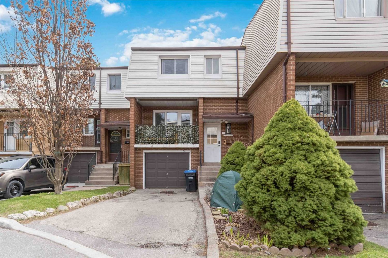 3175 Kirwin Avenue. 3175 Kirwin Avenue Townhomes is located in  Mississauga, Toronto - image #1 of 2