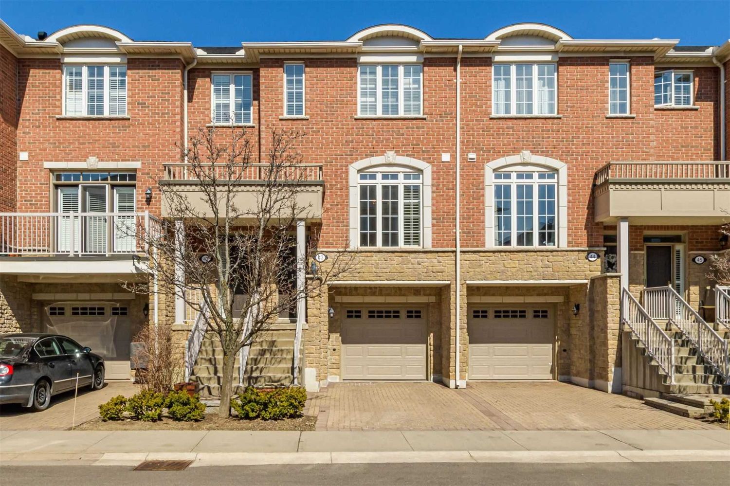 1169 Dorval Drive. Arbour Lane Townhomes is located in  Oakville, Toronto - image #1 of 2