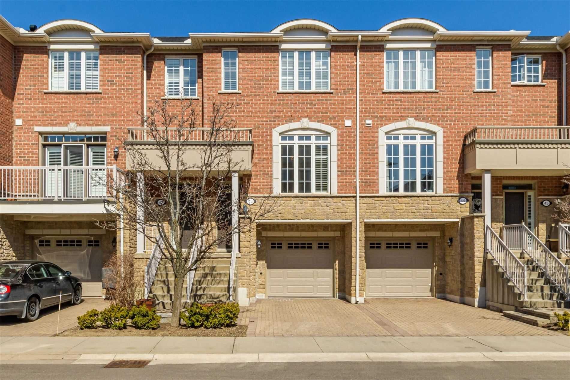 1169 Dorval Dr Arbour Lane Townhomes 3 Beds 3 Baths Unit 24 strata.ca