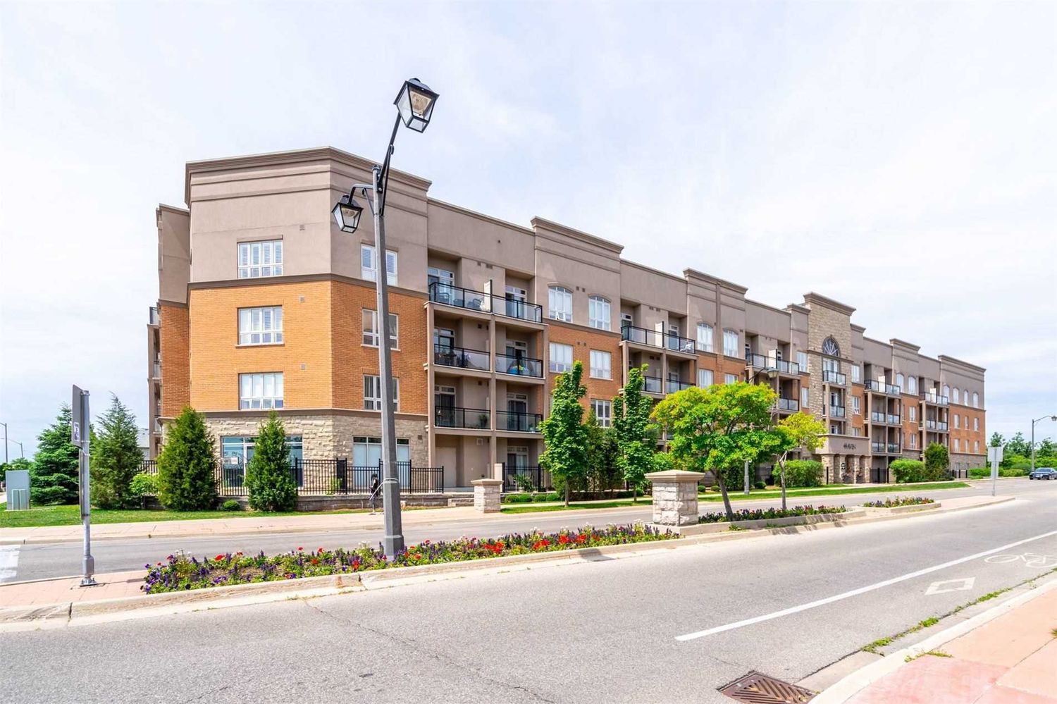 5317 Upper Middle Road. Haven Condominium is located in  Burlington, Toronto - image #2 of 3