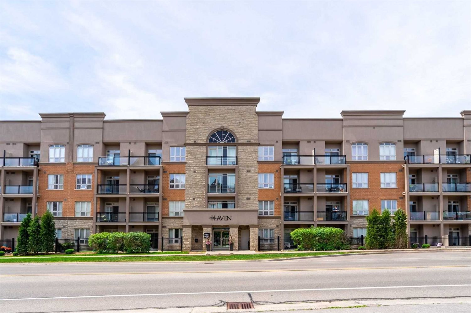5317 Upper Middle Road. Haven Condominium is located in  Burlington, Toronto - image #3 of 3