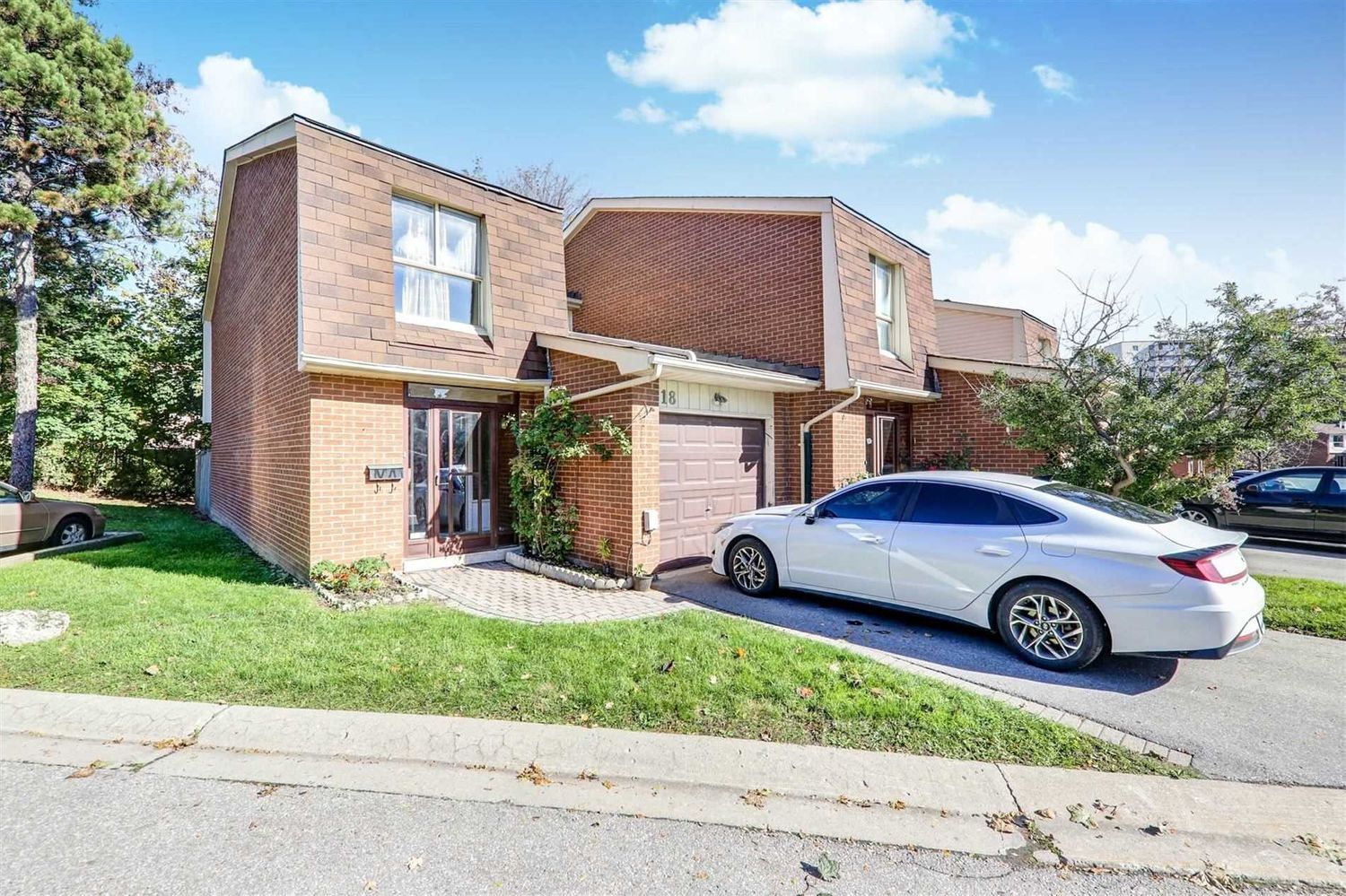 40 Dundalk Drive. 40 Dundalk Drive Townhomes is located in  Scarborough, Toronto - image #1 of 2