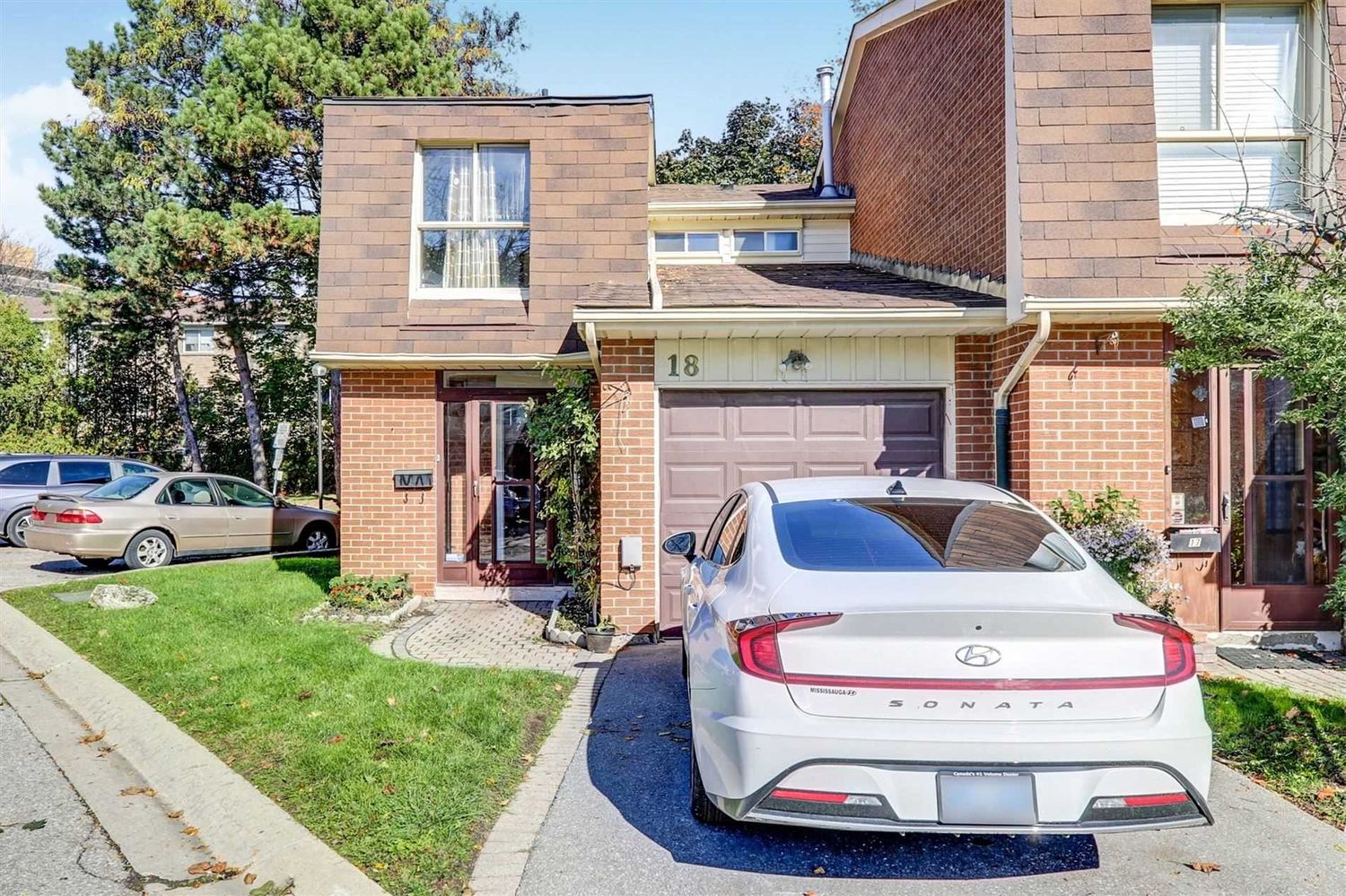 40 Dundalk Drive. 40 Dundalk Drive Townhomes is located in  Scarborough, Toronto - image #2 of 2