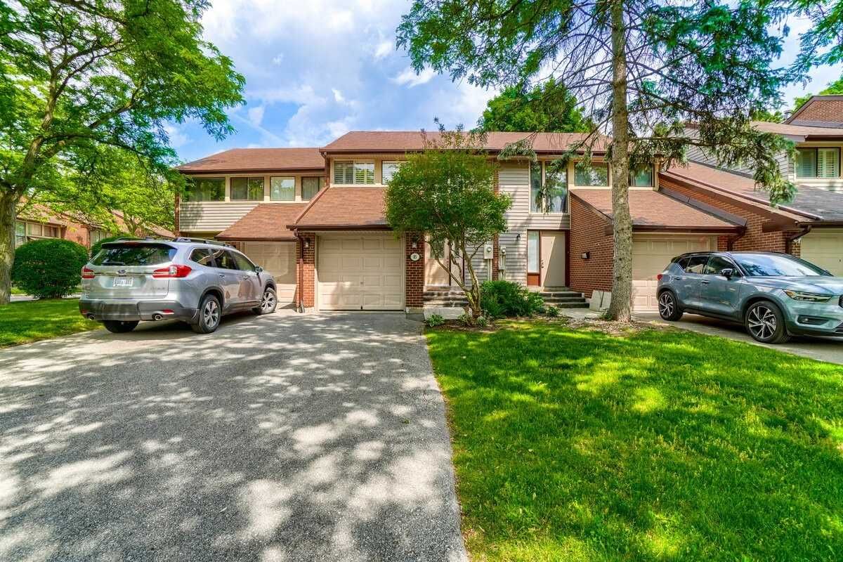 2881 Windwood Drive. 2881 Windwood Drive Townhomes is located in  Mississauga, Toronto - image #1 of 2