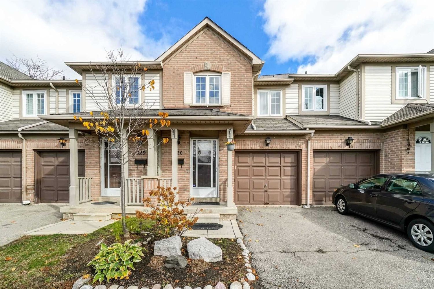 5910 Greensboro Drive. 5910 Greensboro Drive Townhomes is located in  Mississauga, Toronto - image #1 of 2