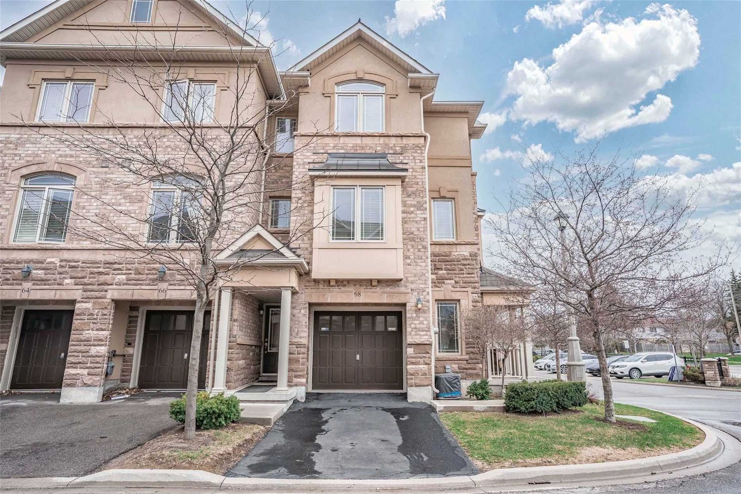 6625 Falconer Drive. 6625 Falconer Drive Townhomes is located in  Mississauga, Toronto - image #2 of 2