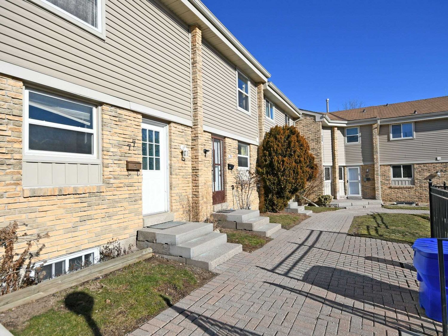 6699 Falconer Drive. 6699 Falconer Drive Townhomes is located in  Mississauga, Toronto - image #3 of 3