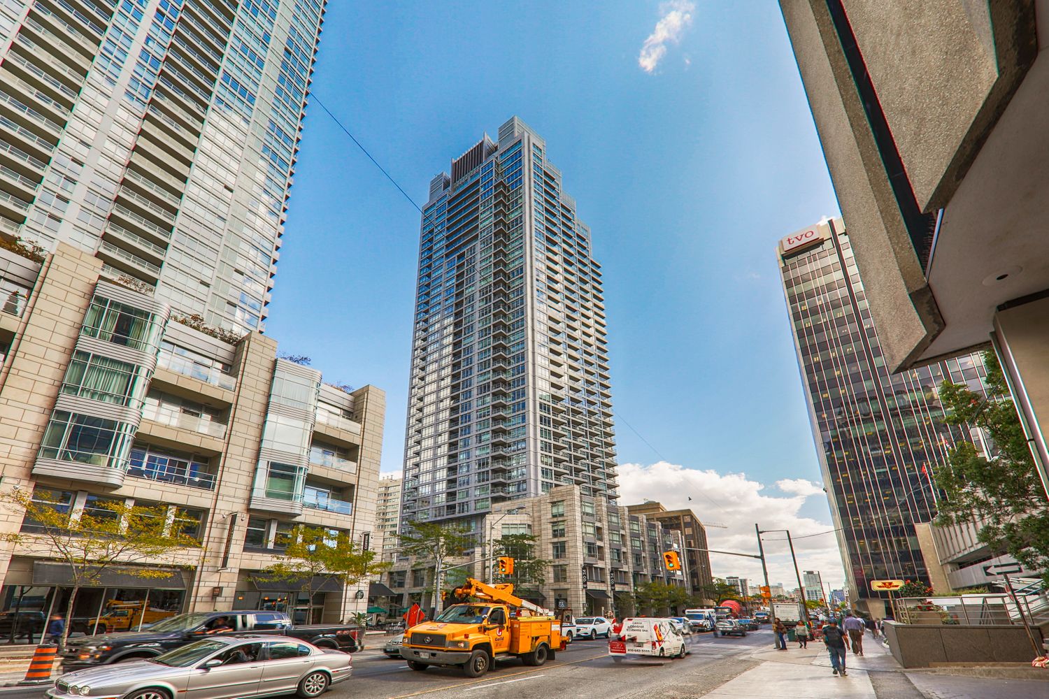 2181 Yonge Street. Quantum South Tower is located in  Midtown, Toronto - image #2 of 8