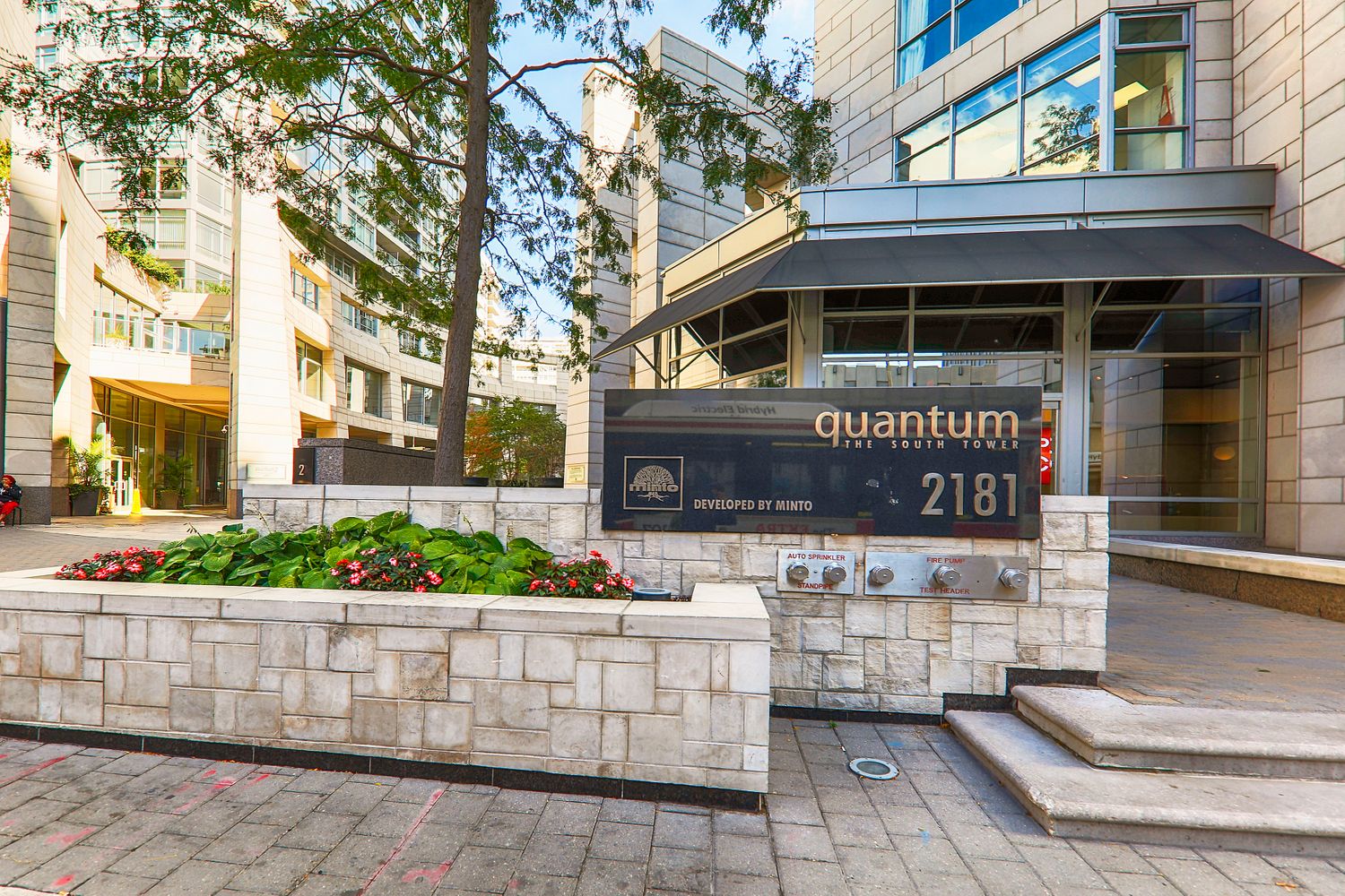 2181 Yonge Street. Quantum South Tower is located in  Midtown, Toronto - image #5 of 8