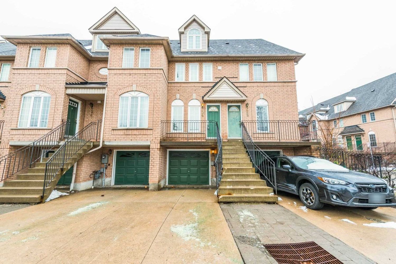 75 Strathaven Drive. 75 Strathaven Drive Townhomes is located in  Mississauga, Toronto - image #2 of 2