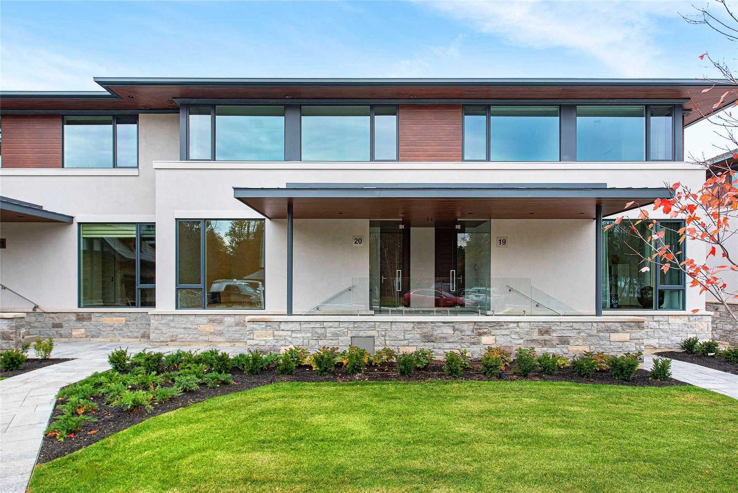 10 Maple Grove Drive. Edgemere Private Residences is located in  Oakville, Toronto - image #1 of 3