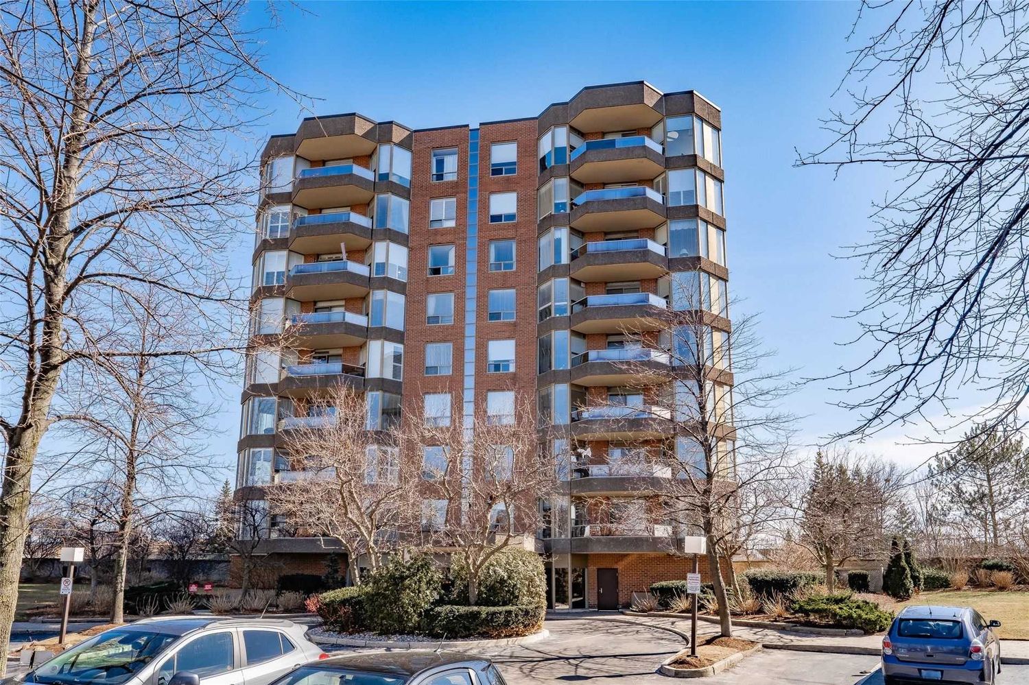 1901-1905 Pilgrims Way. The Arboretum Condos is located in  Oakville, Toronto - image #1 of 3