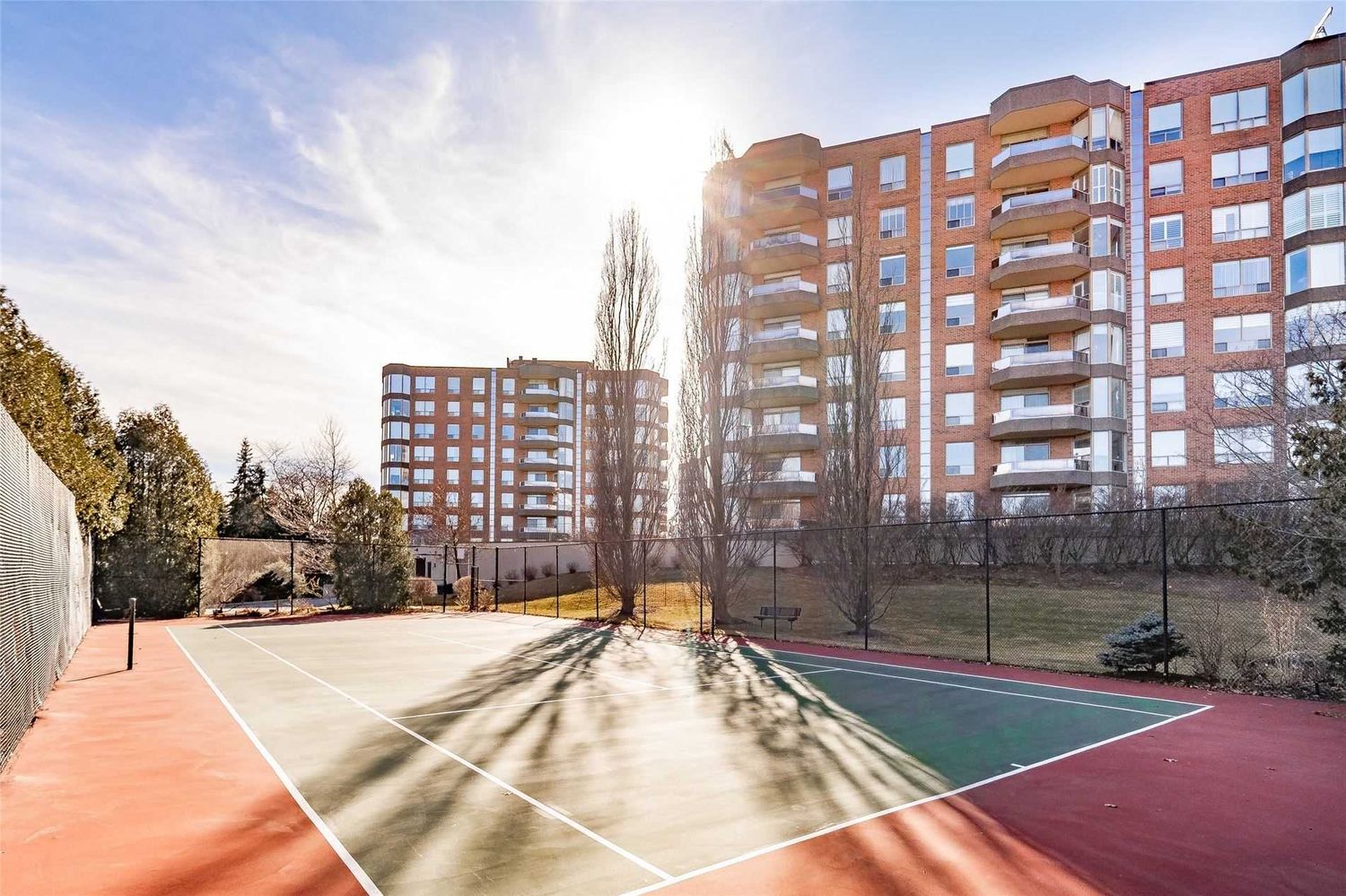 1901-1905 Pilgrims Way. The Arboretum Condos is located in  Oakville, Toronto - image #3 of 3