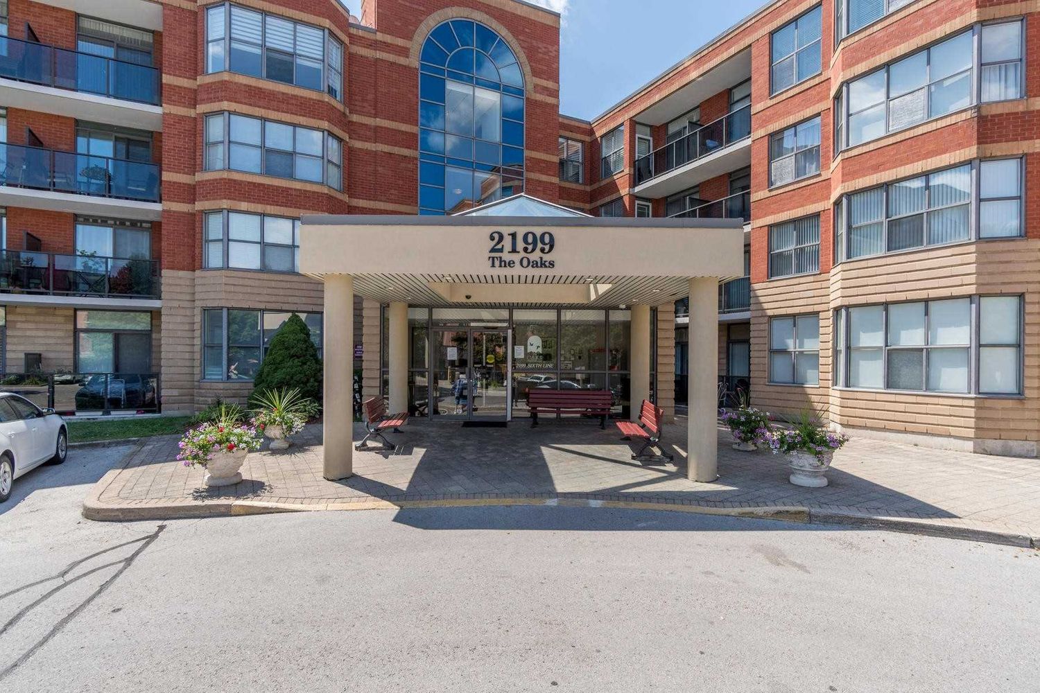 2199 Sixth Line. The Oaks Condos is located in  Oakville, Toronto - image #3 of 3