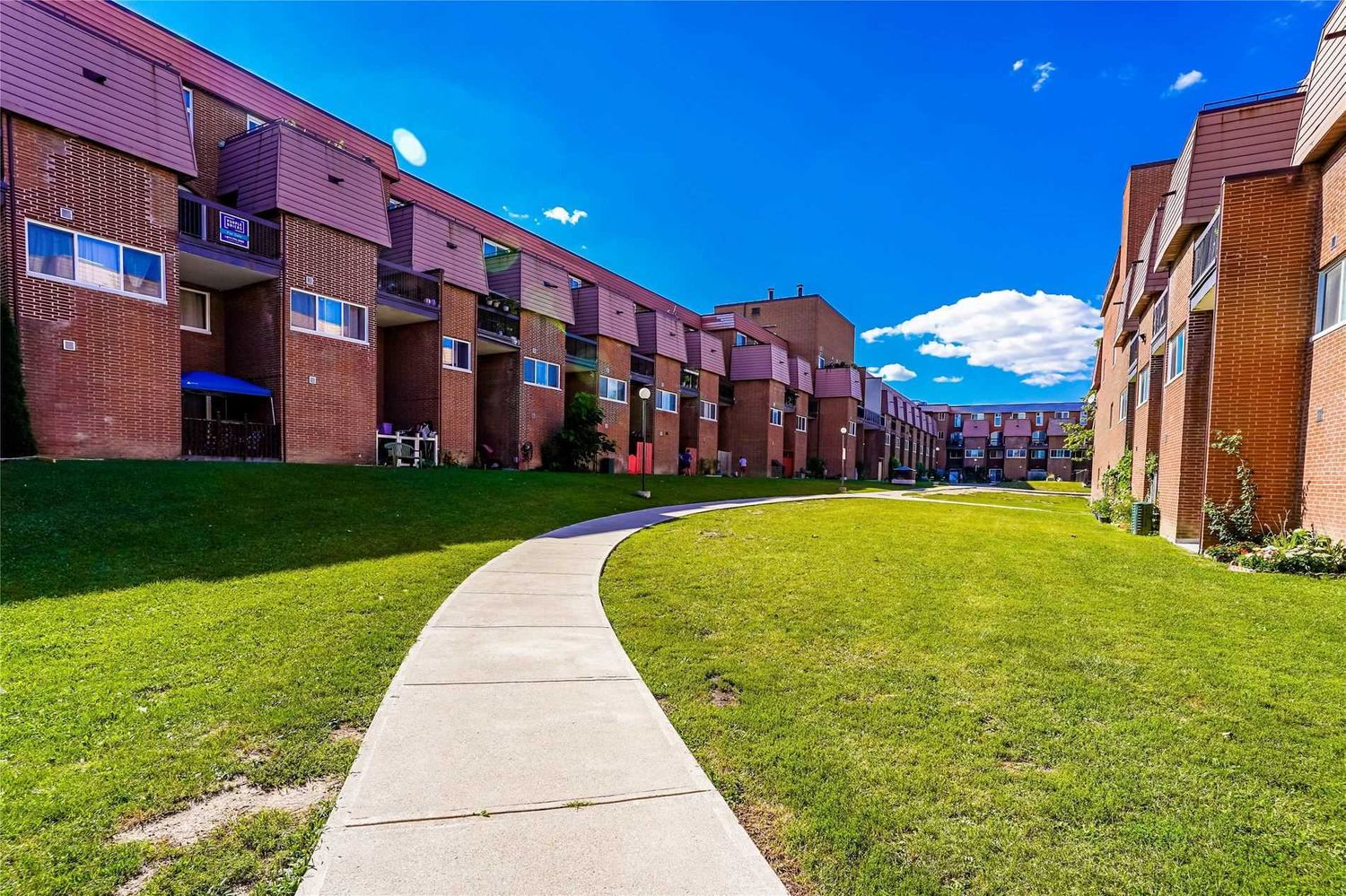1335-1455 Williamsport Dr. This condo townhouse at 1335-1455 Williamsport Drive Condos is located in  Mississauga, Toronto - image #2 of 2 by Strata.ca