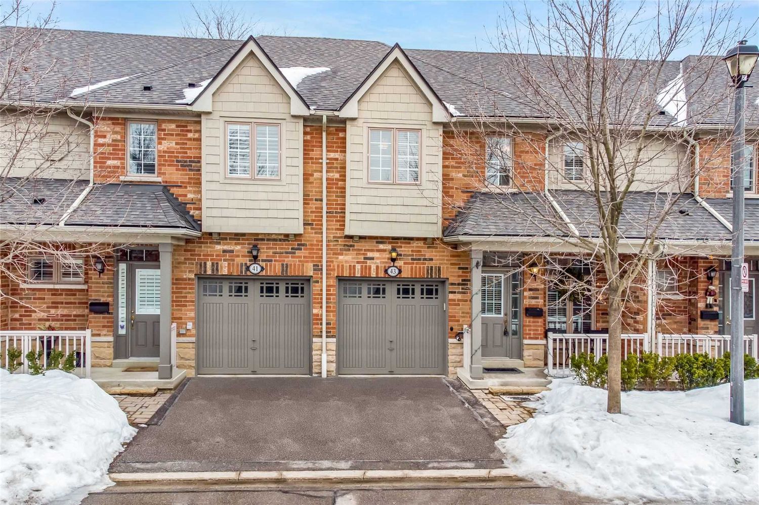 1633 Northmount Avenue. 1633 Northmount Avenue Townhomes is located in  Mississauga, Toronto - image #1 of 2