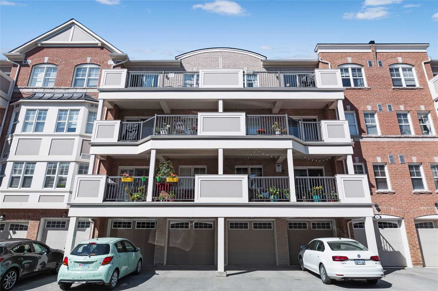 1725 Pure Springs Boulevard. 1725 Pure Springs Townhomes is located in  Pickering, Toronto - image #2 of 2