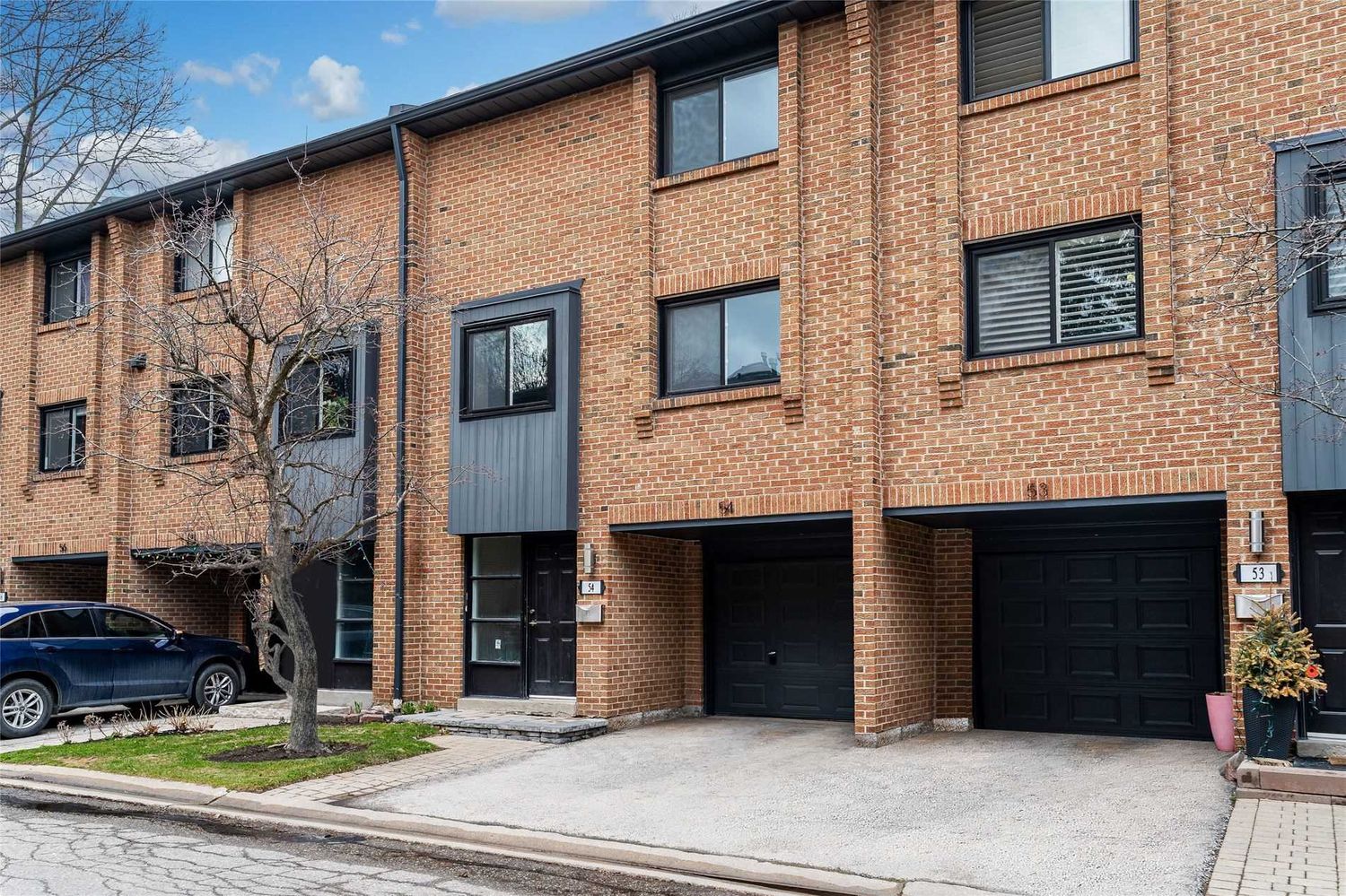 20 Mineola Road E. 20 Mineola Road East Townhomes is located in  Mississauga, Toronto - image #1 of 3