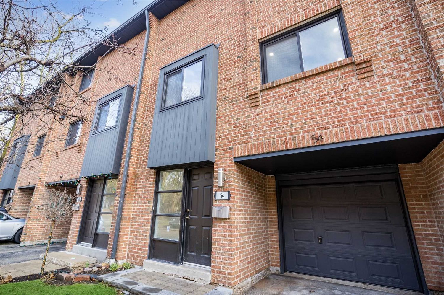 20 Mineola Road E. 20 Mineola Road East Townhomes is located in  Mississauga, Toronto - image #2 of 3