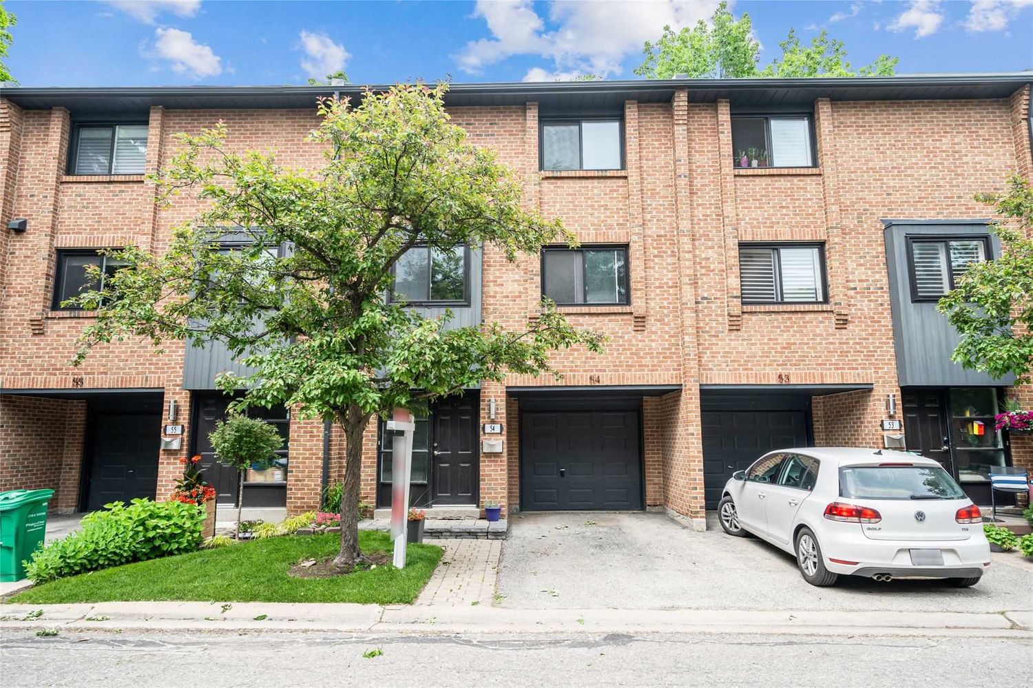 20 Mineola Road E. 20 Mineola Road East Townhomes is located in  Mississauga, Toronto - image #3 of 3