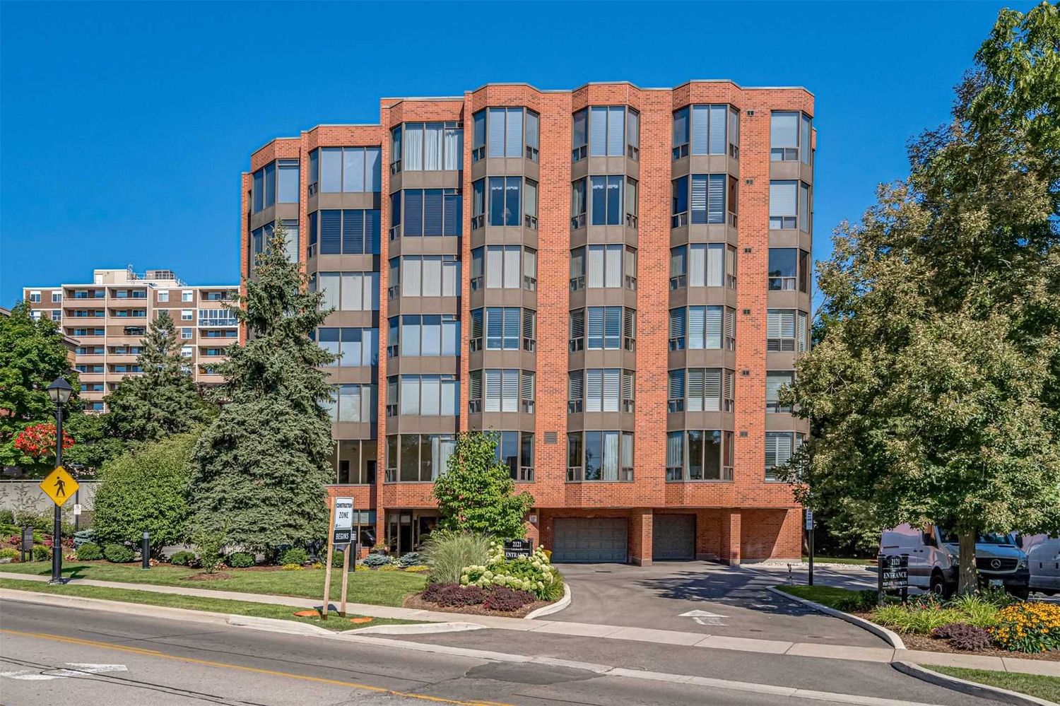 2121 Lakeshore Road.  Village Gate Condos is located in  Burlington, Toronto - image #1 of 3