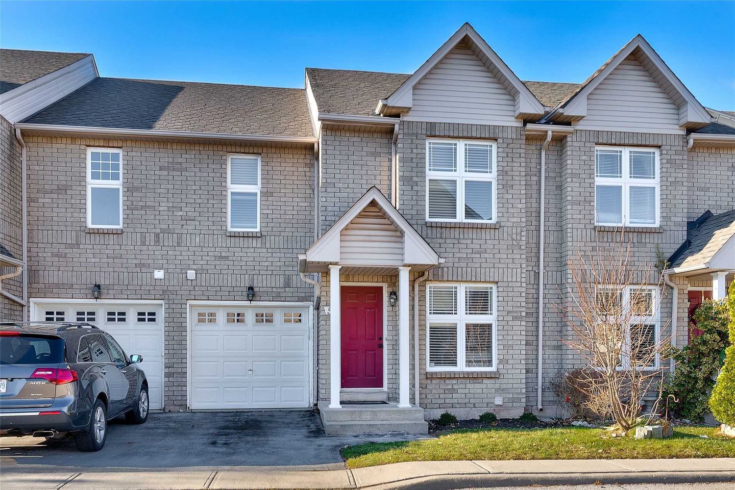 2189 Postmaster Drive. 2189 Postmaster Drive Townhomes is located in  Oakville, Toronto - image #1 of 2