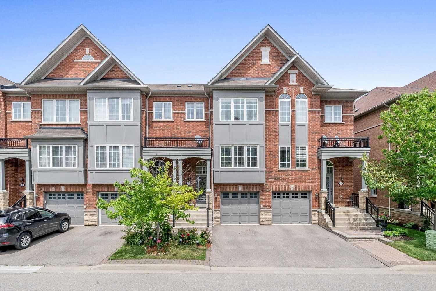 230 Paisley Boulevard W. 230 Paisley Boulevard West Townhomes is located in  Mississauga, Toronto - image #1 of 2