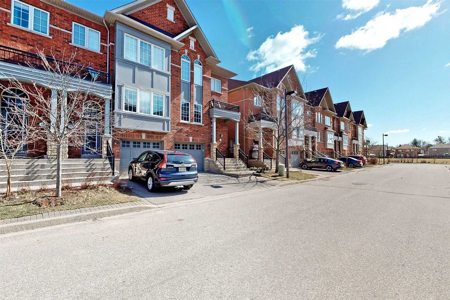 230 Paisley Boulevard W. 230 Paisley Boulevard West Townhomes is located in  Mississauga, Toronto - image #2 of 2