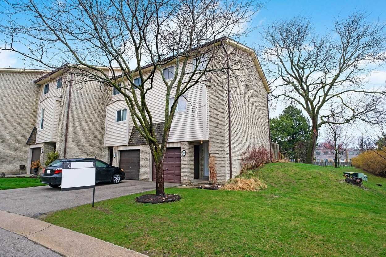2340 Bromsgrove Road. 2340 Bromsgrove Road Townhomes is located in  Mississauga, Toronto - image #2 of 2