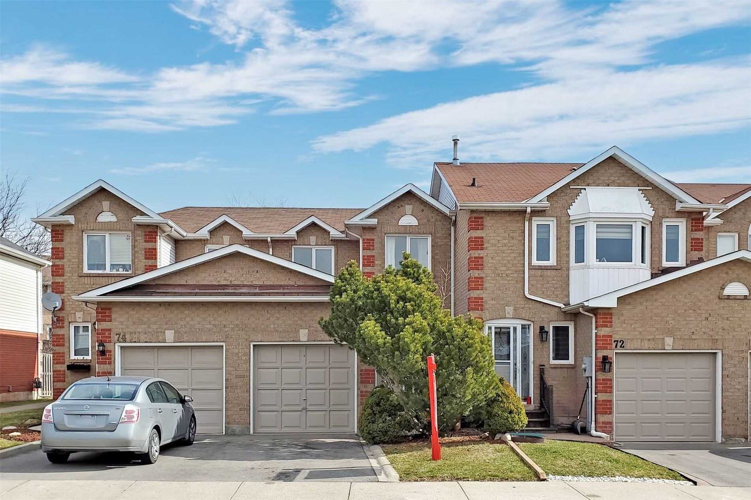 2350 Grand Ravine Drive. 2350 Grand Ravine Drive Townhomes is located in  Oakville, Toronto - image #1 of 2