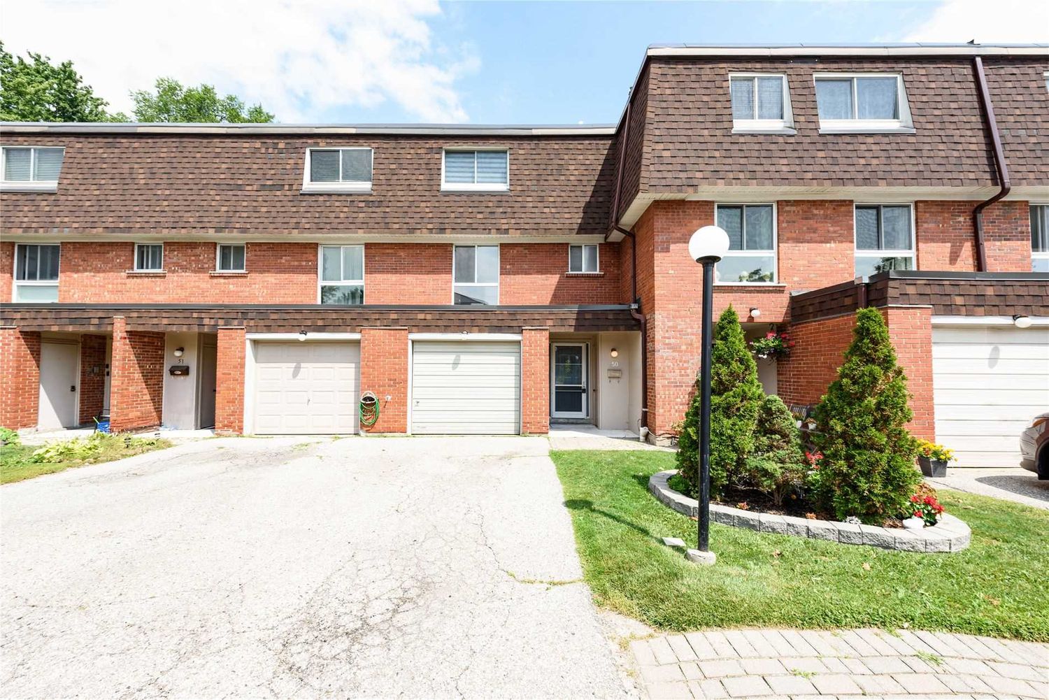 2395 Bromsgrove Road. 2395 Bromsgrove Road Townhomes is located in  Mississauga, Toronto - image #1 of 2