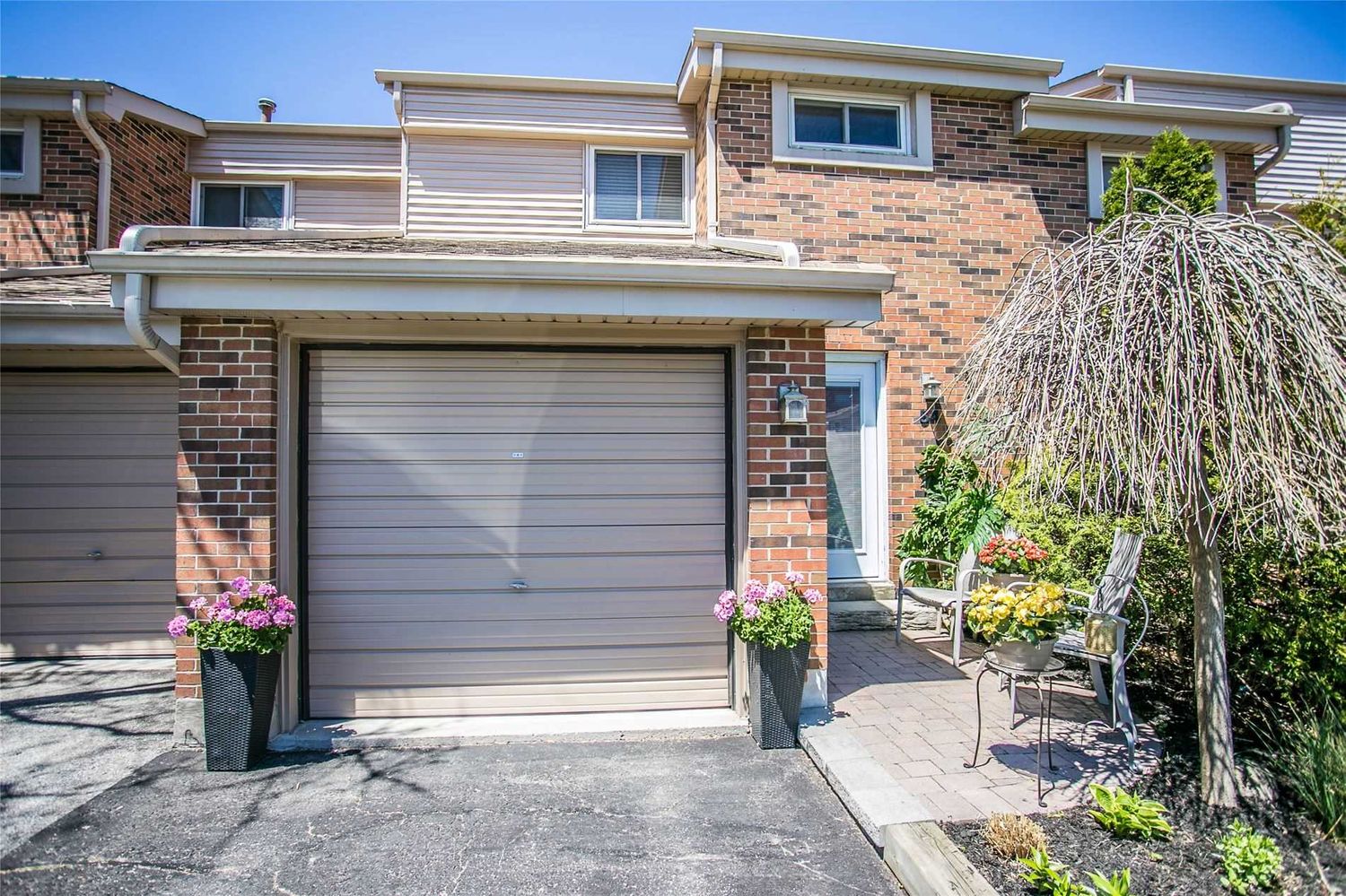 2755 Windwood Drive. 2755 Windwood Drive Townhomes is located in  Mississauga, Toronto - image #2 of 2