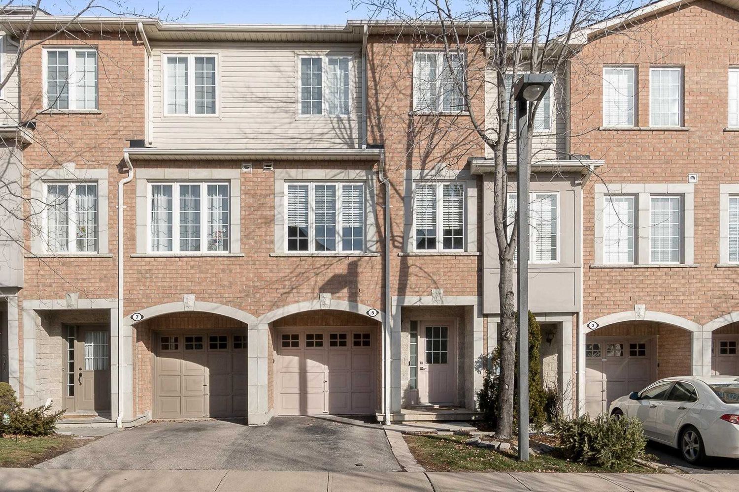 3059-3095 Treadwells Drive. 3071 Treadwells Drive Townhomes is located in  Mississauga, Toronto - image #2 of 2