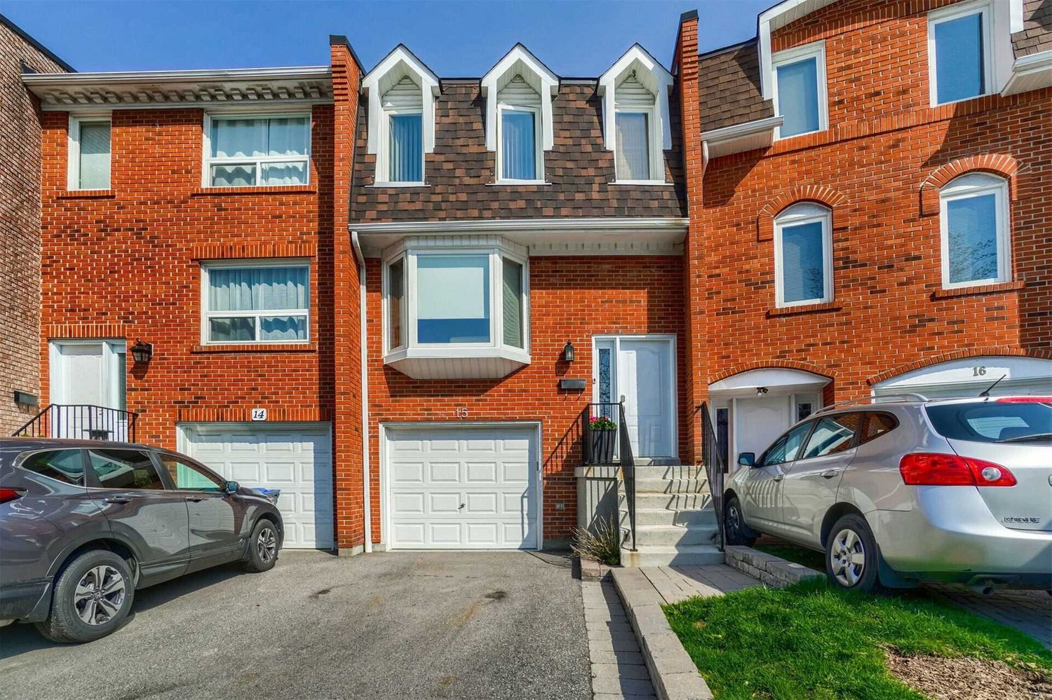 333 Meadows Boulevard. 333 Meadows Boulevard Townhomes is located in  Mississauga, Toronto - image #1 of 2