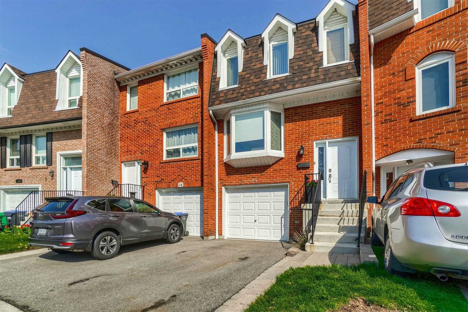 333 Meadows Boulevard. 333 Meadows Boulevard Townhomes is located in  Mississauga, Toronto - image #2 of 2